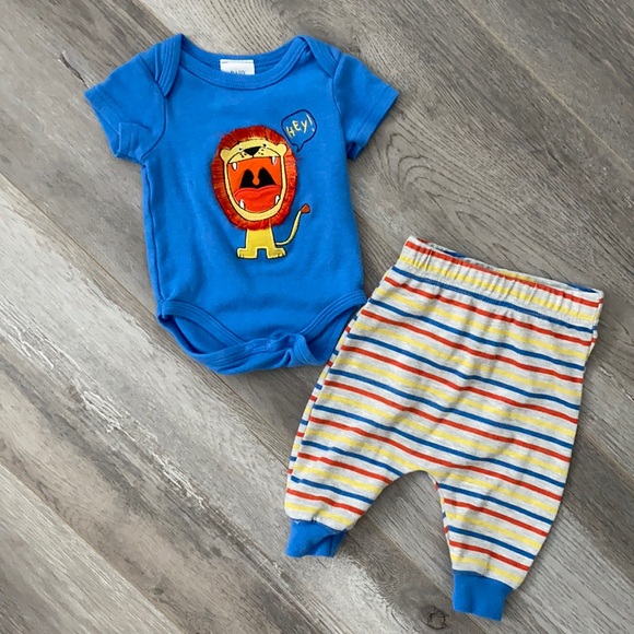 Blue Striped Lion 0-3 Month Bodysuit & Pants Set - Picture 1 of 2